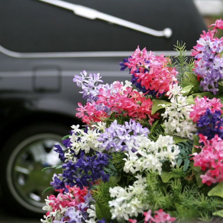 fiori e macchina